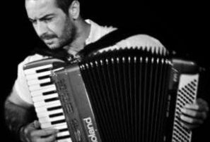 Τάσος Αθανασιάς